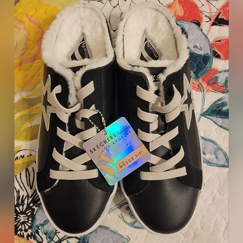 NWT Skechers Ladies Street Slip On Sneakers
